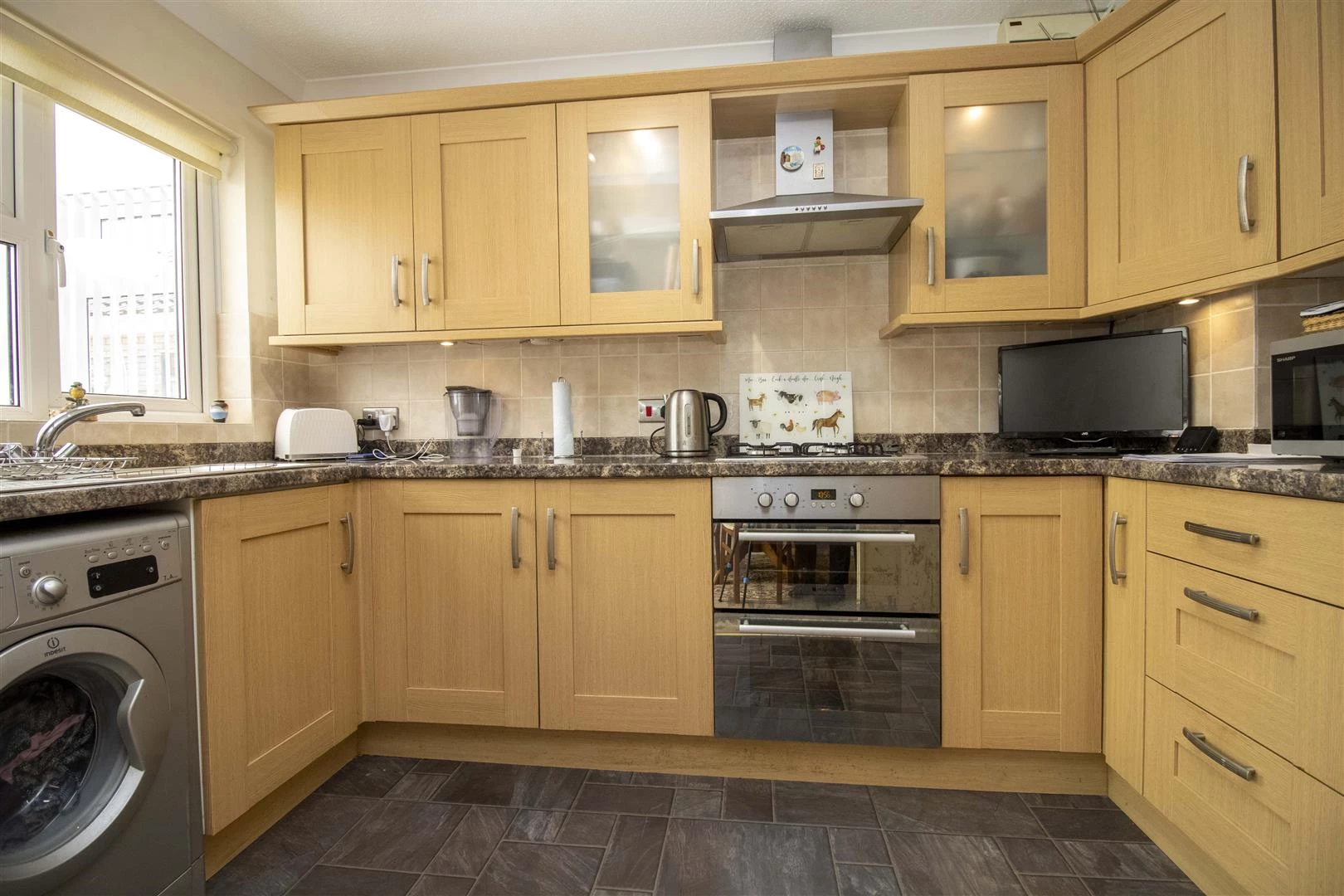 Kitchen 2.jpg