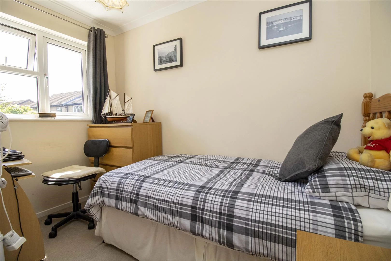 Bed 2.jpg