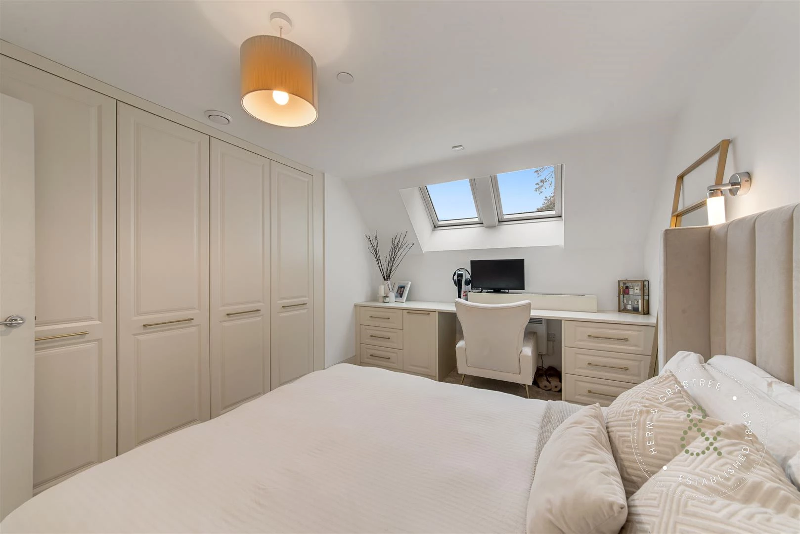 Sophia-Mews-05.jpg