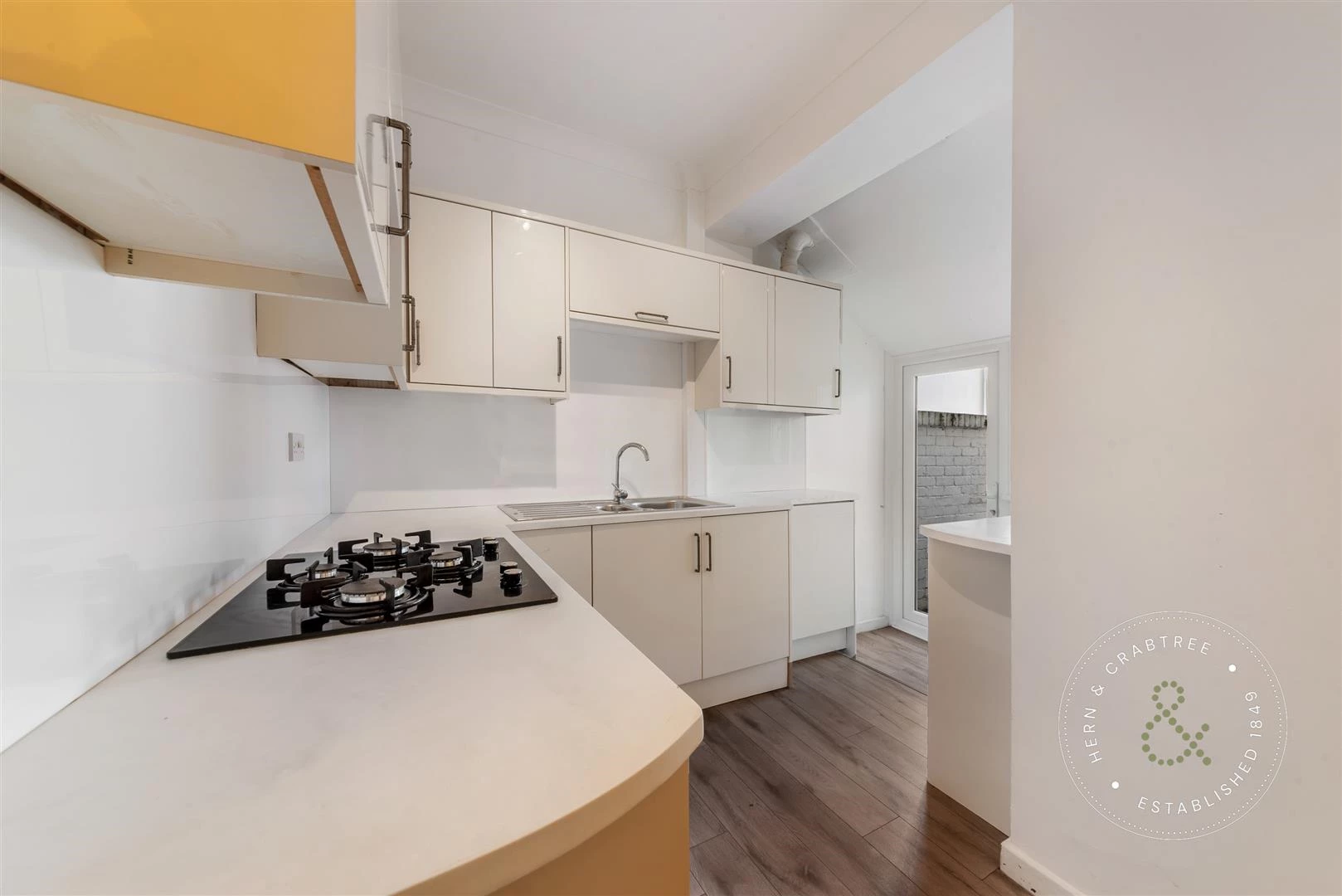 Dogo-Street-Ground-Floor-Flat-05.jpg