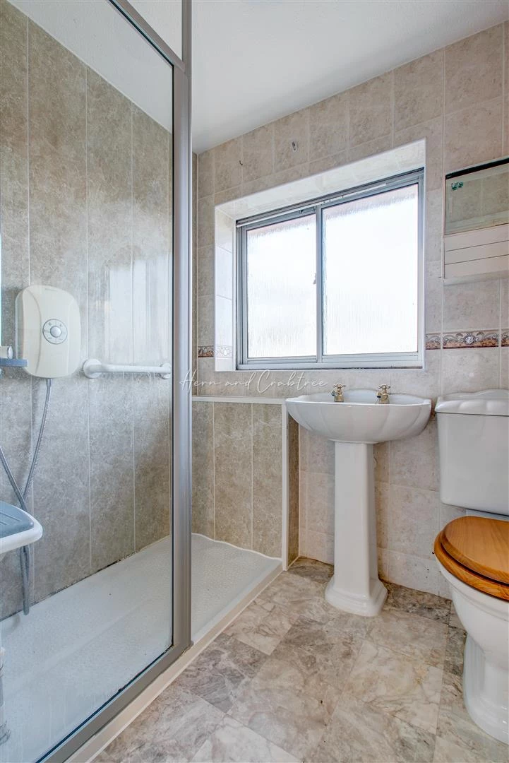 Celyn Avenue, HernCrabtree (16).jpg