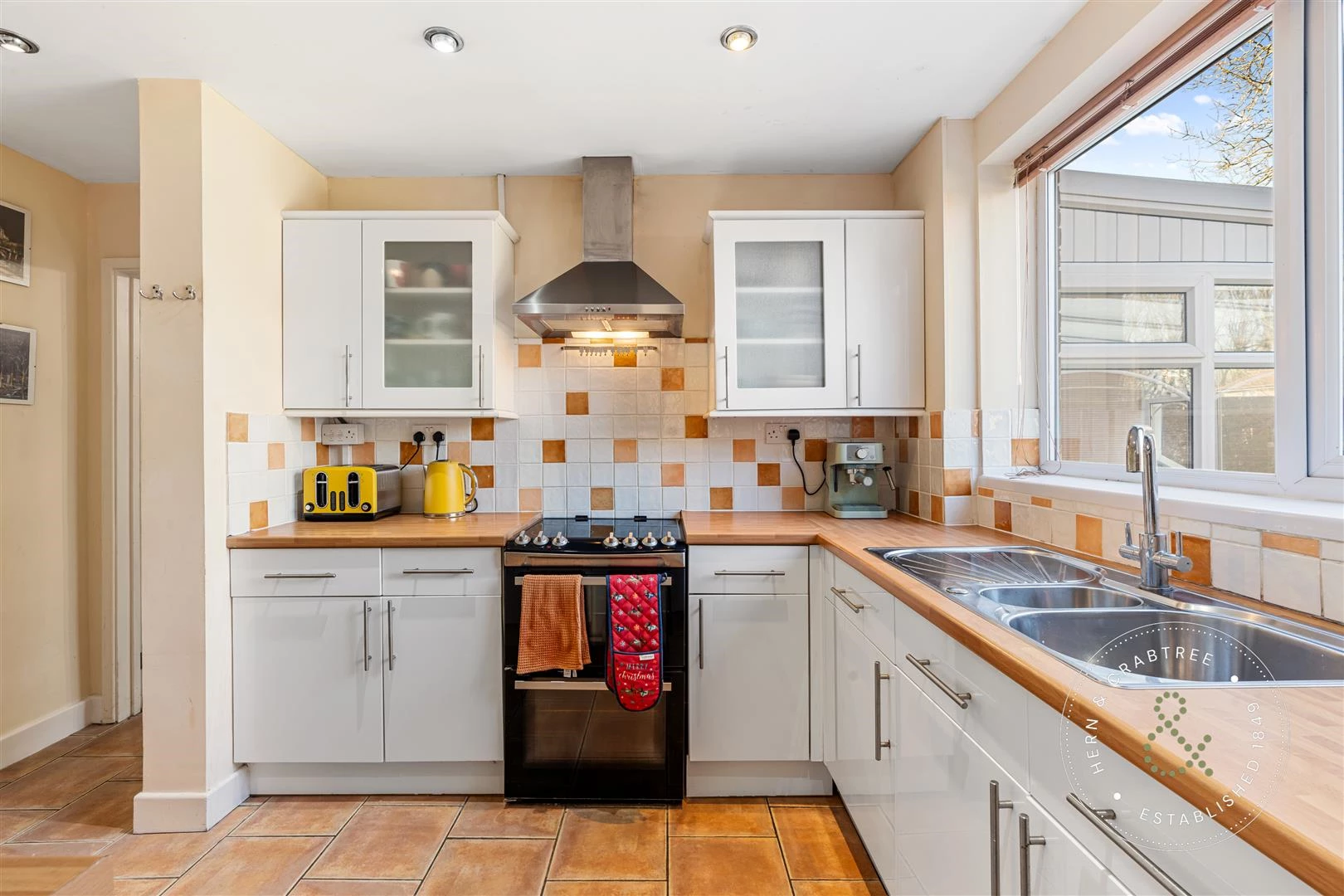 Int Newborough Ave, Hern Crabtree (8).jpg