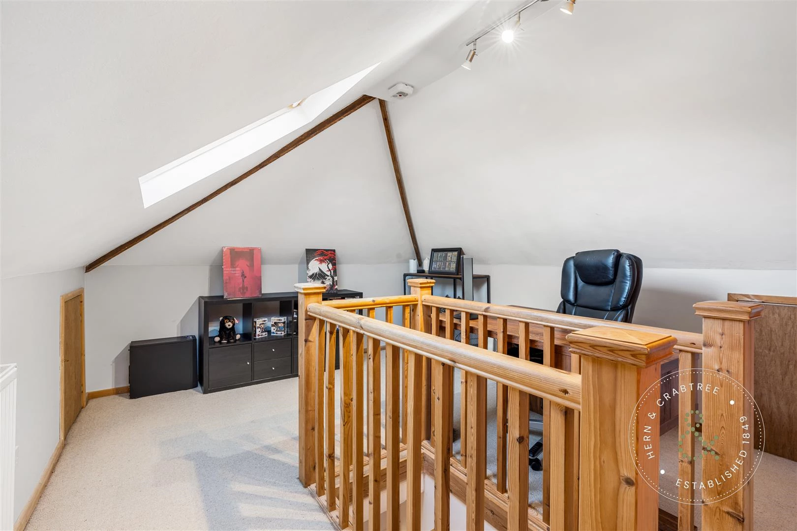 Int Newborough Ave, Hern Crabtree (15).jpg