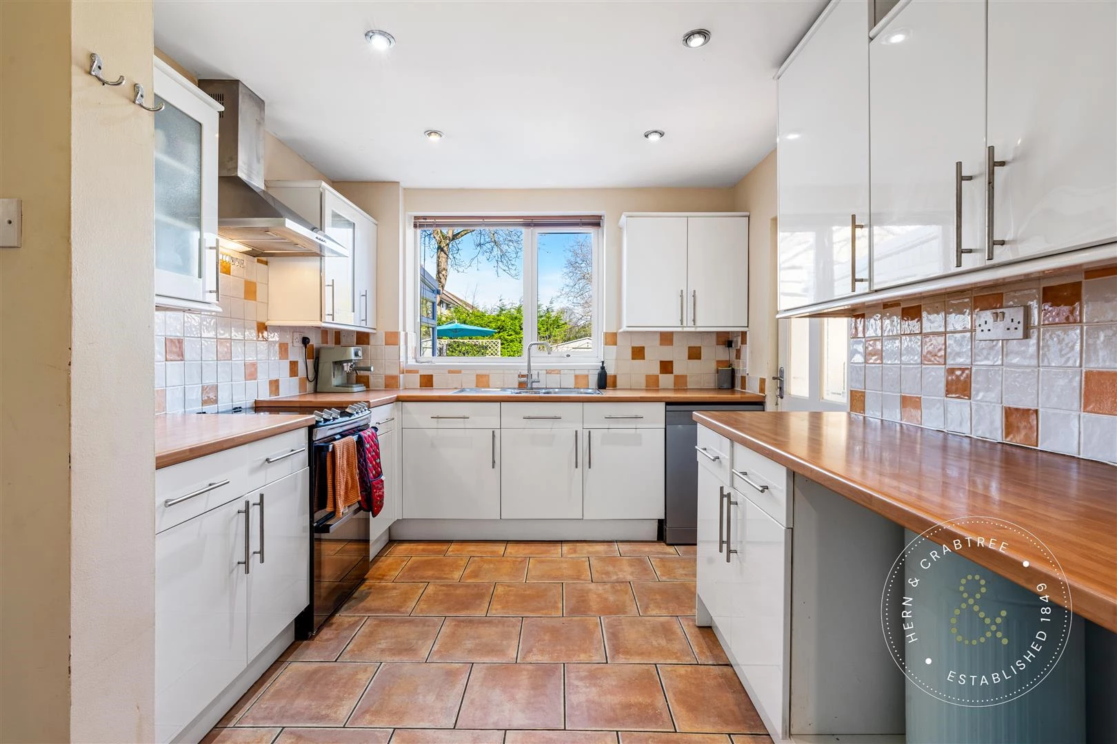 Int Newborough Ave, Hern Crabtree (11).jpg