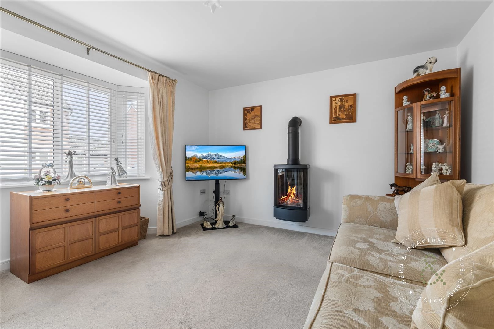 Int, Heol Bennett, Hern Crabtree (1).jpg