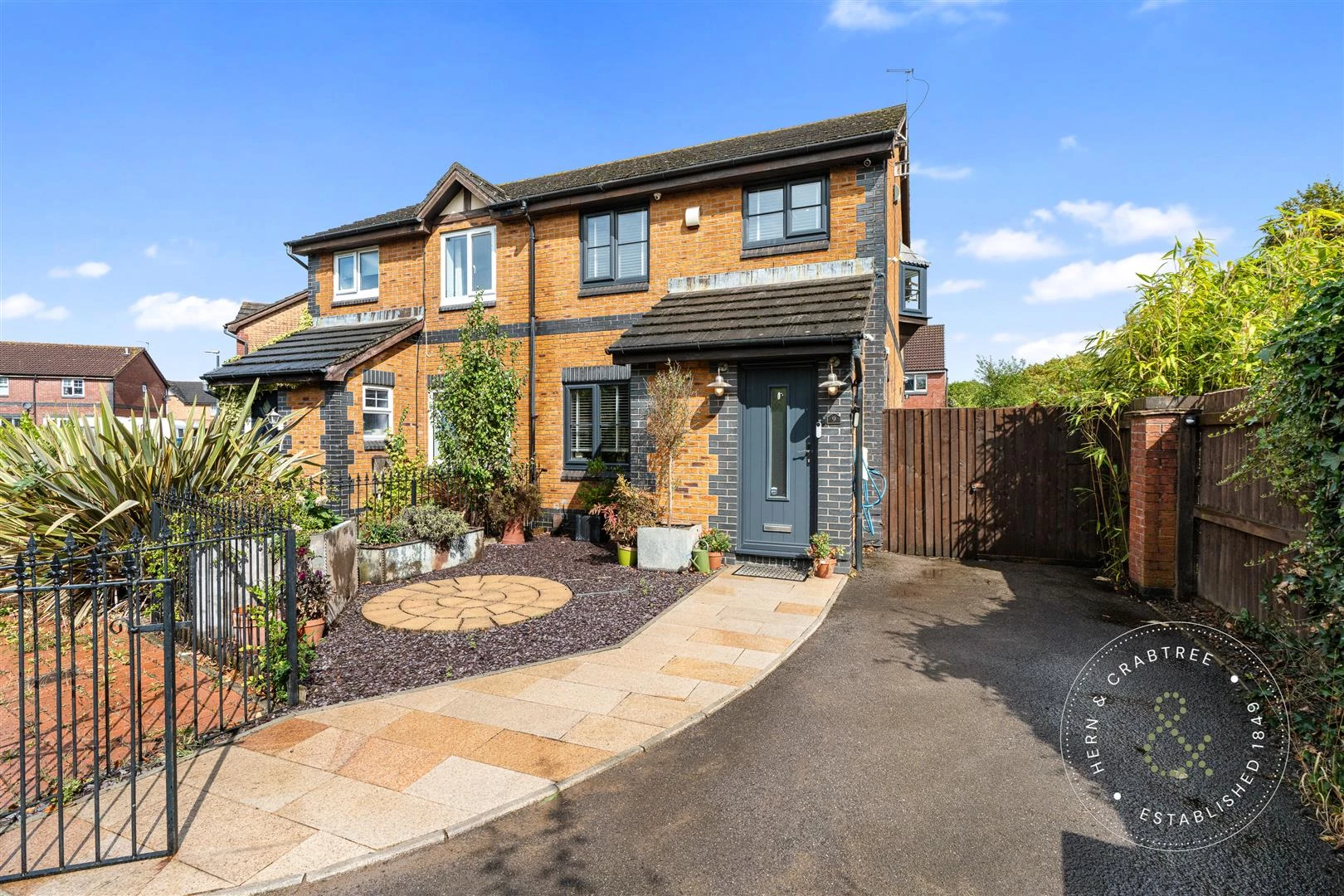 Halifax Close, Hern Crabree (6).jpg