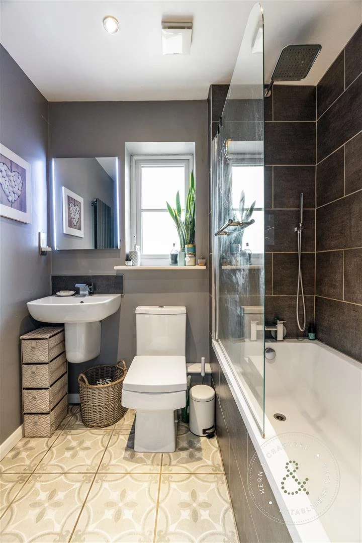 Halifax Close, Hern Crabree (37).jpg