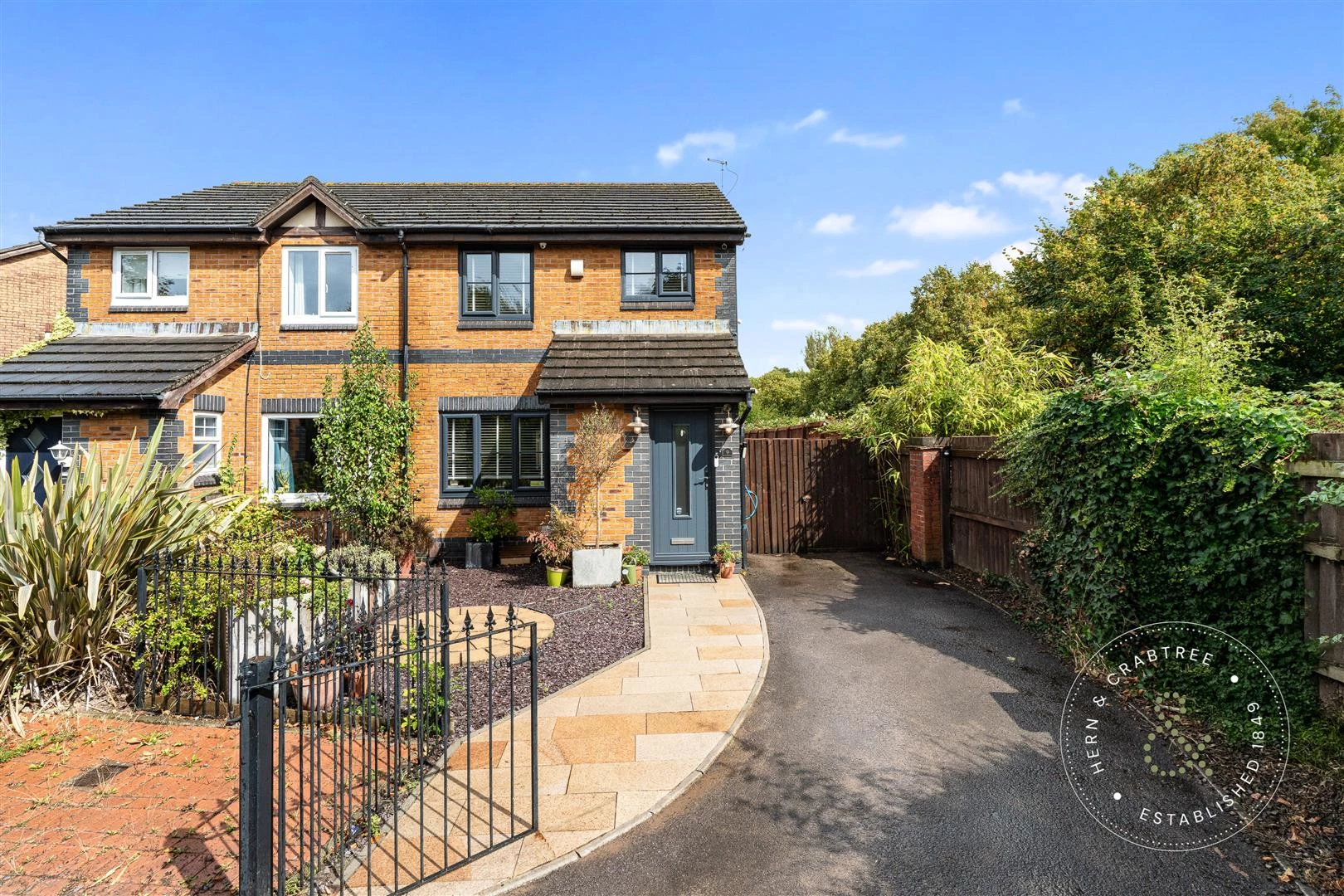 Halifax Close, Hern Crabree (4).jpg
