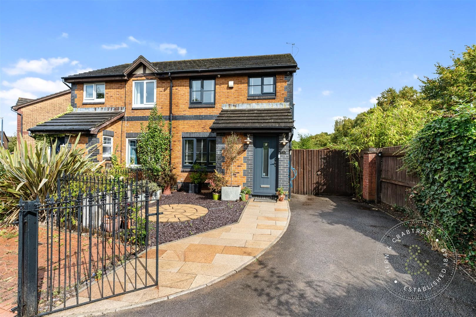 Halifax Close, Hern Crabree (5).jpg