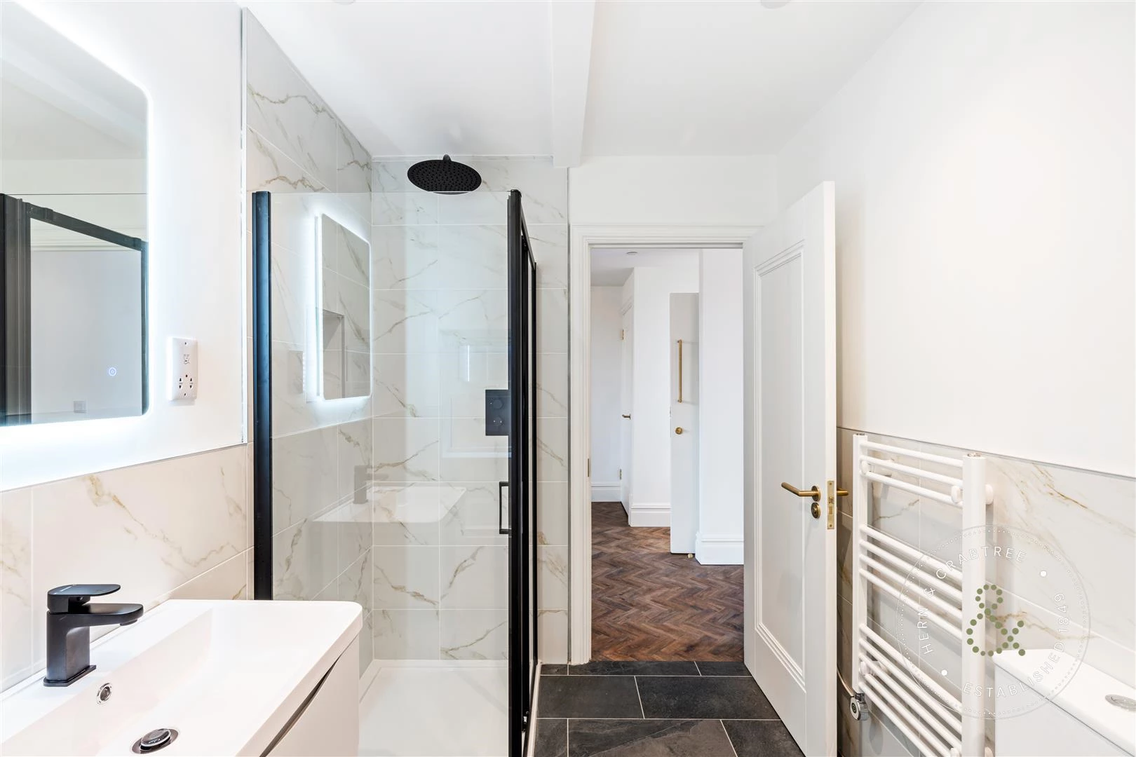 Apartment 6 Bathroom.jpg