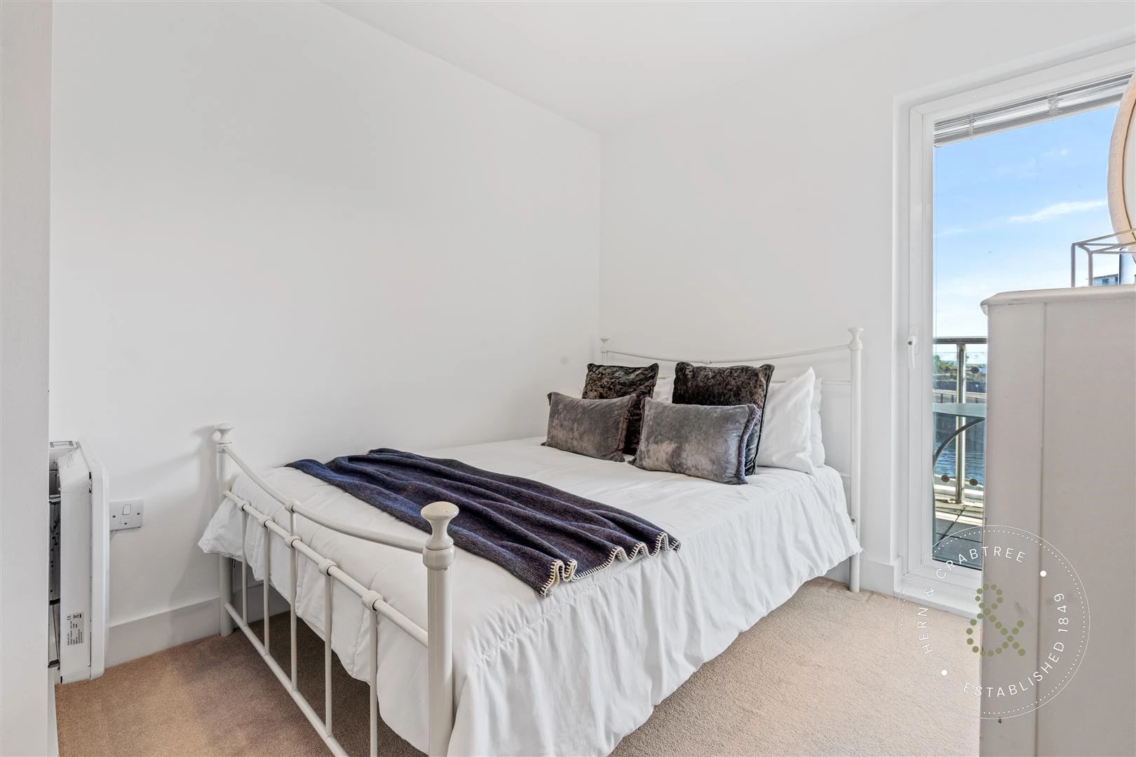 Harbour Point, Hern Crabtree (11).jpg