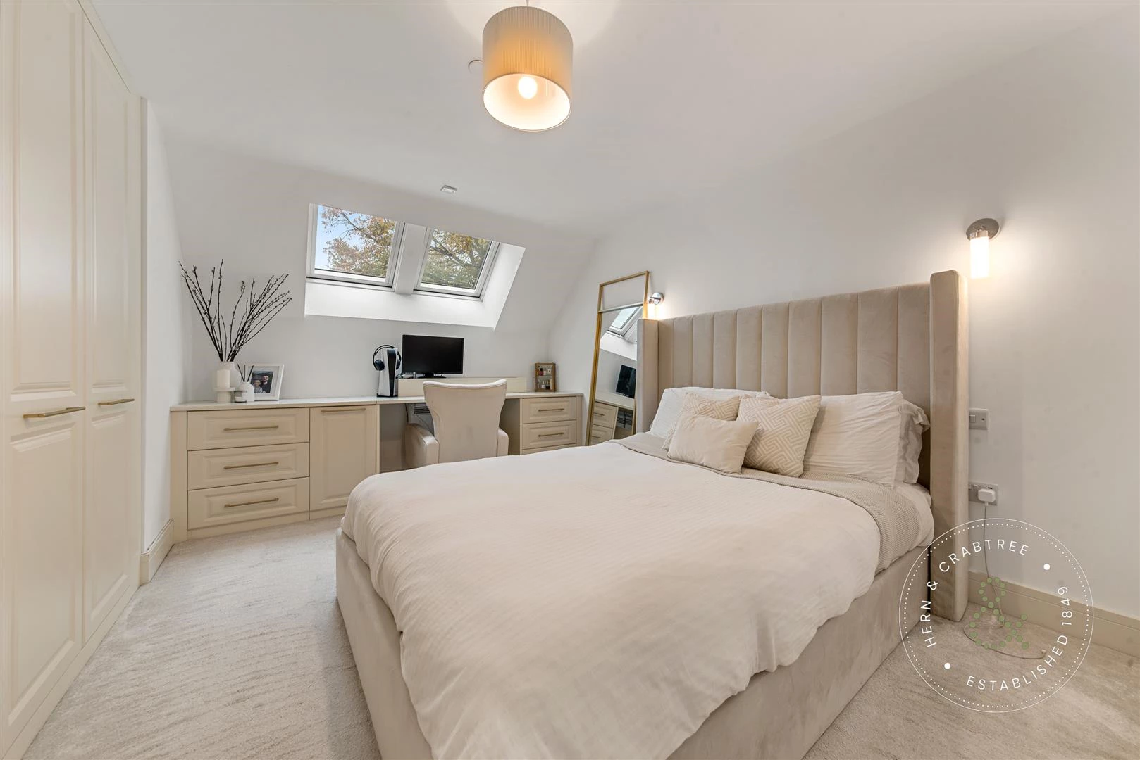 Sophia-Mews-04.jpg