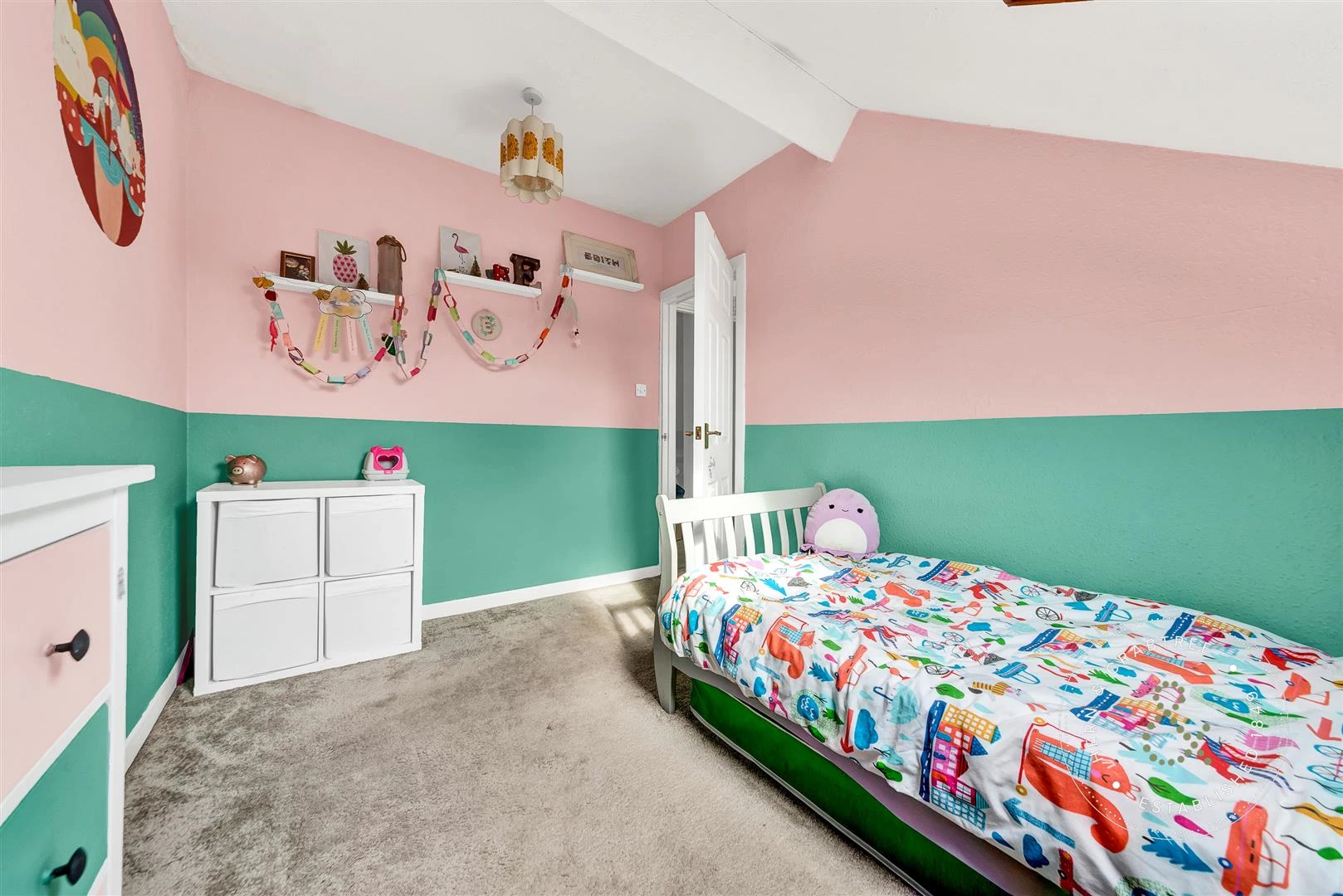 Romilly-Crescent-02.jpg