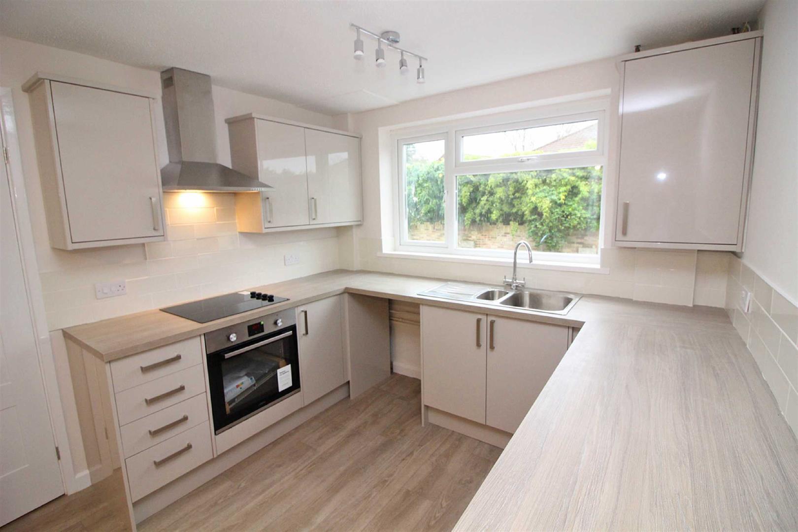 Property To Rent Radyr Court Close, Cardiff, CF5 3 Bedroom House