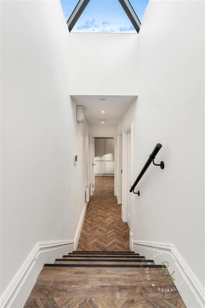 Cathedral Road Aprts, Seven, HernCrabtree (1).jpg