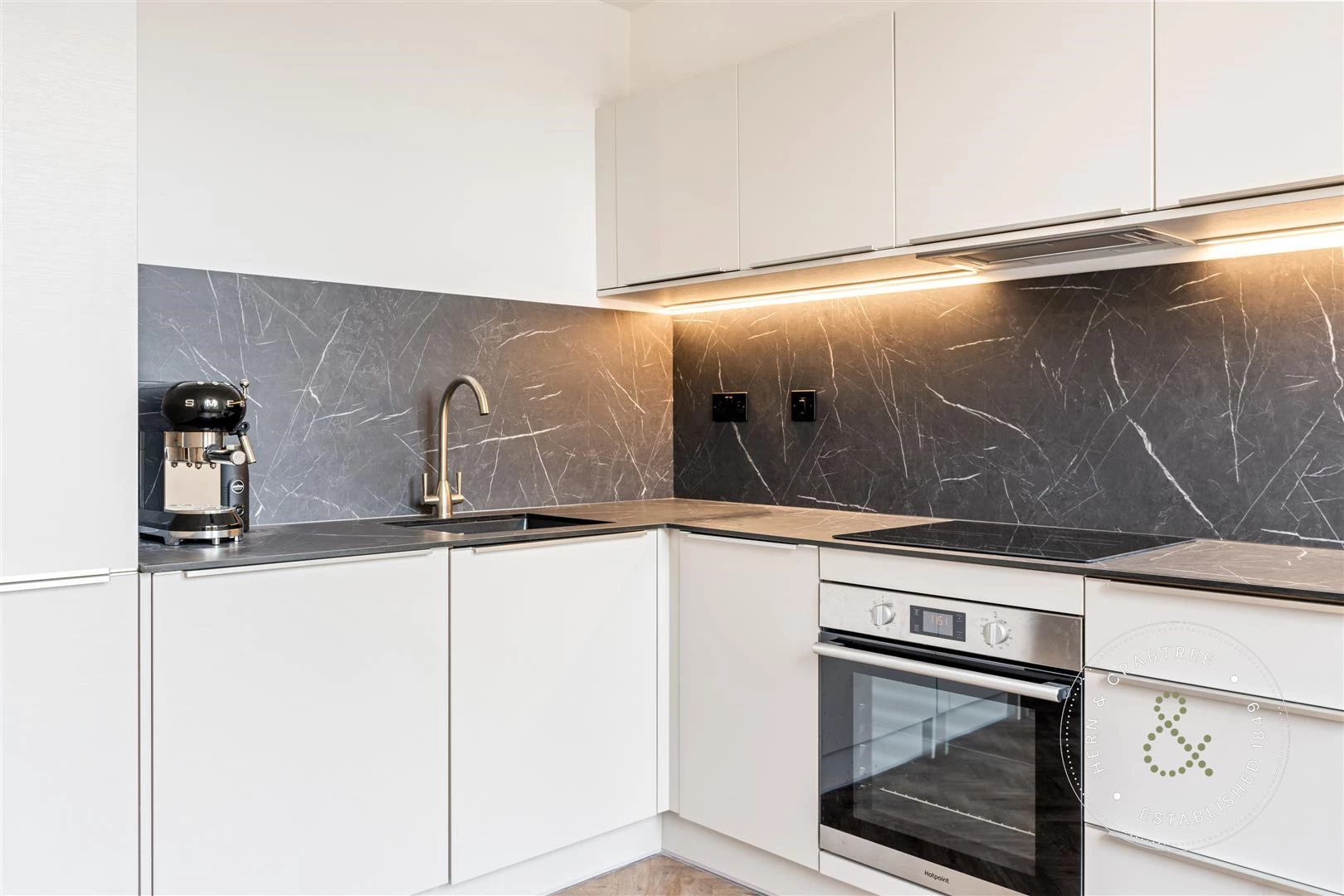 Apartment 6 kitchen.jpg