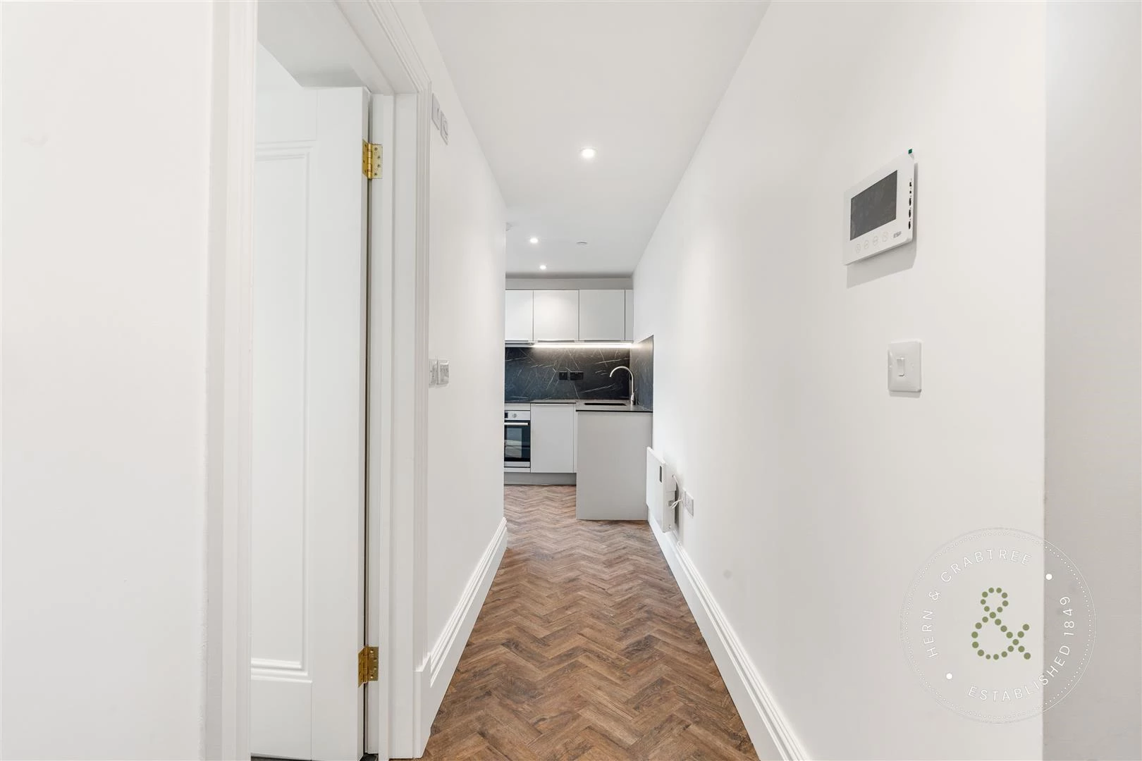 Cathedral Road, Apt 3, HernCrabtree (14).jpg