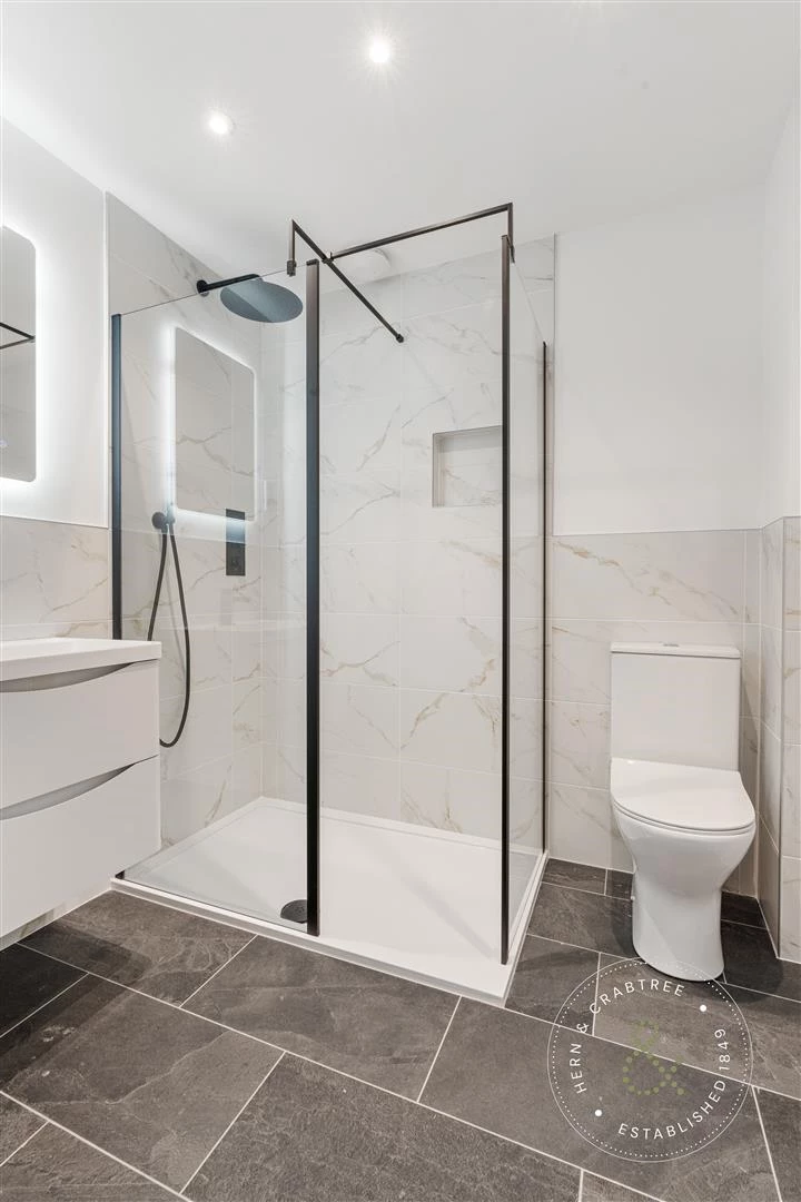 Cathedral Road, Apt 3, HernCrabtree (16).jpg