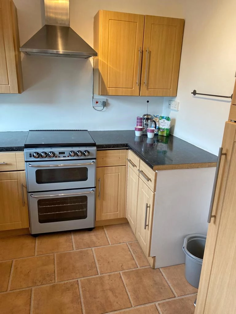 Kitchen 2.jpg