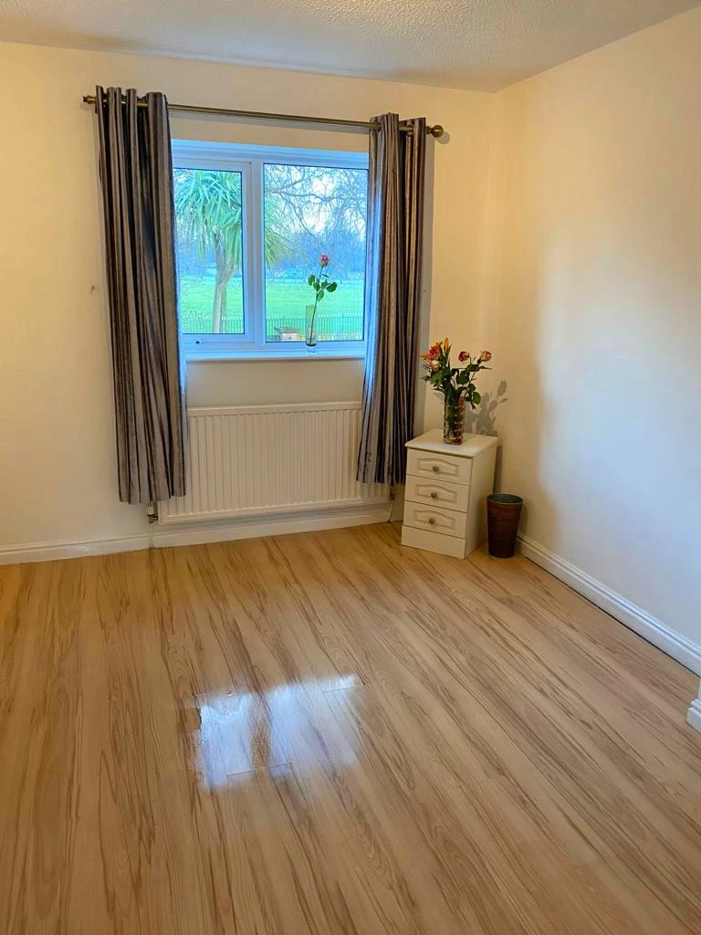 Bedroom 1 .jpg