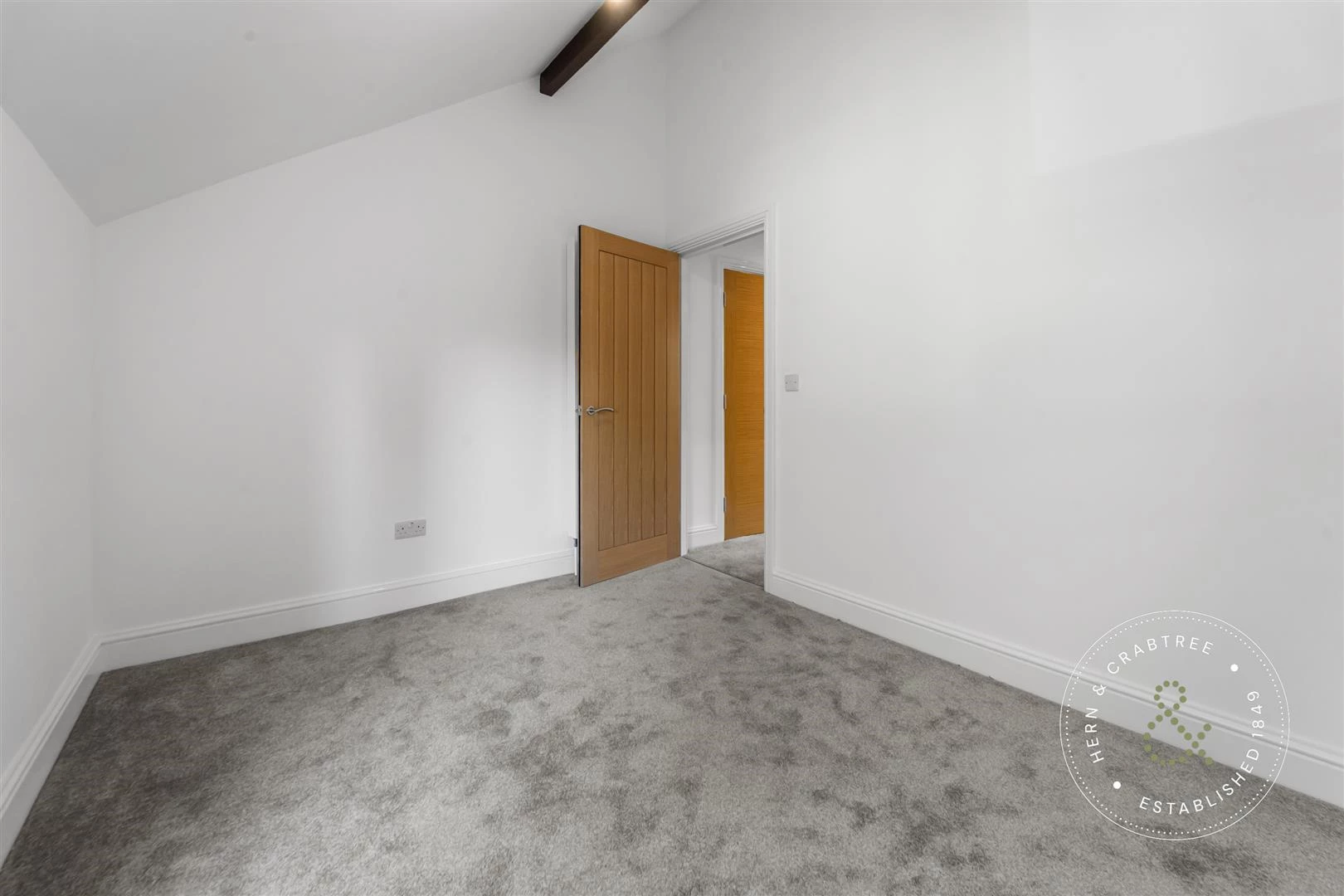 207 Cathedral Rd flat 5-5.jpg