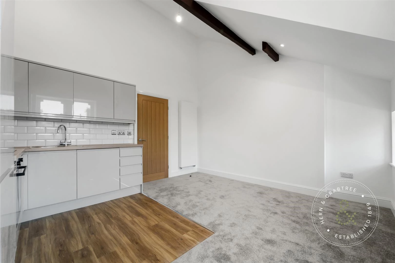 207 Cathedral Rd flat 5-2.jpg