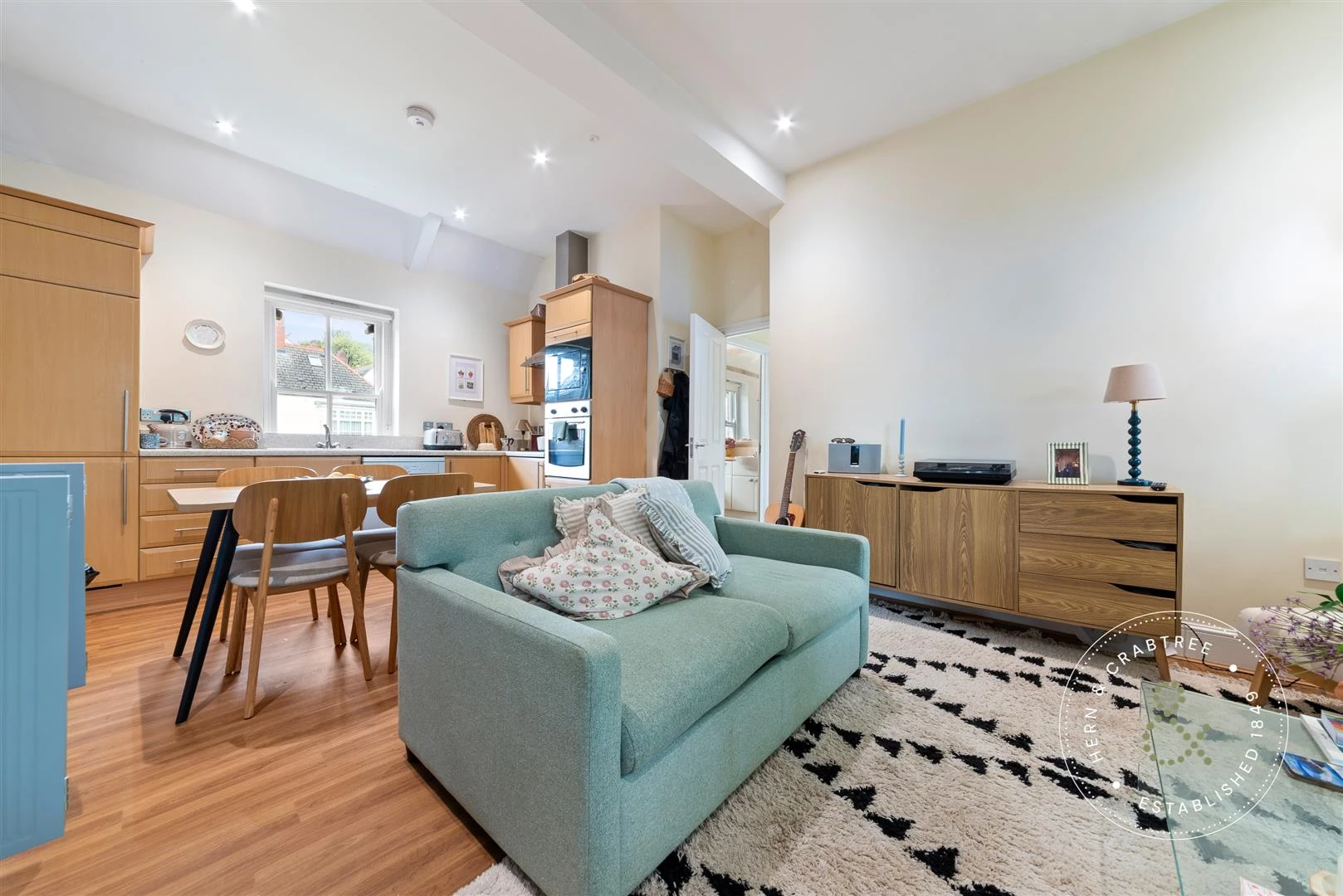 Lounge/Kitchen