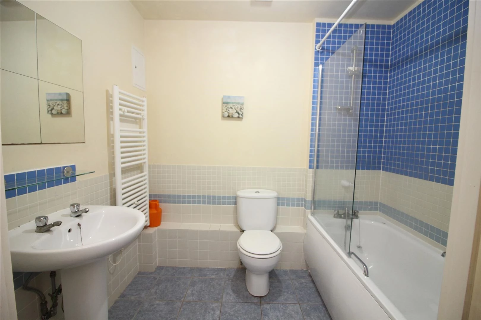 Bathroom..jpg
