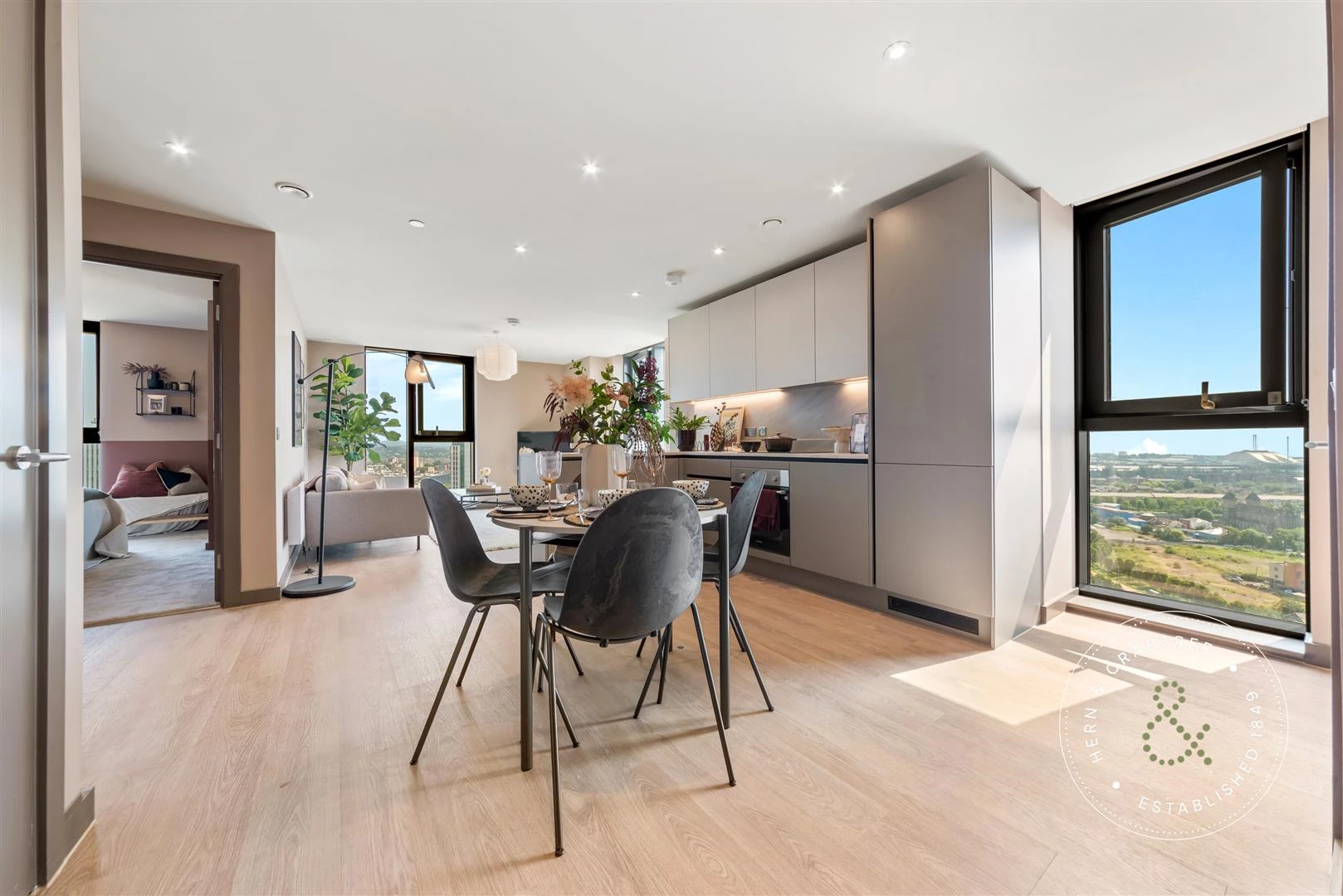 Lounge/Kitchen