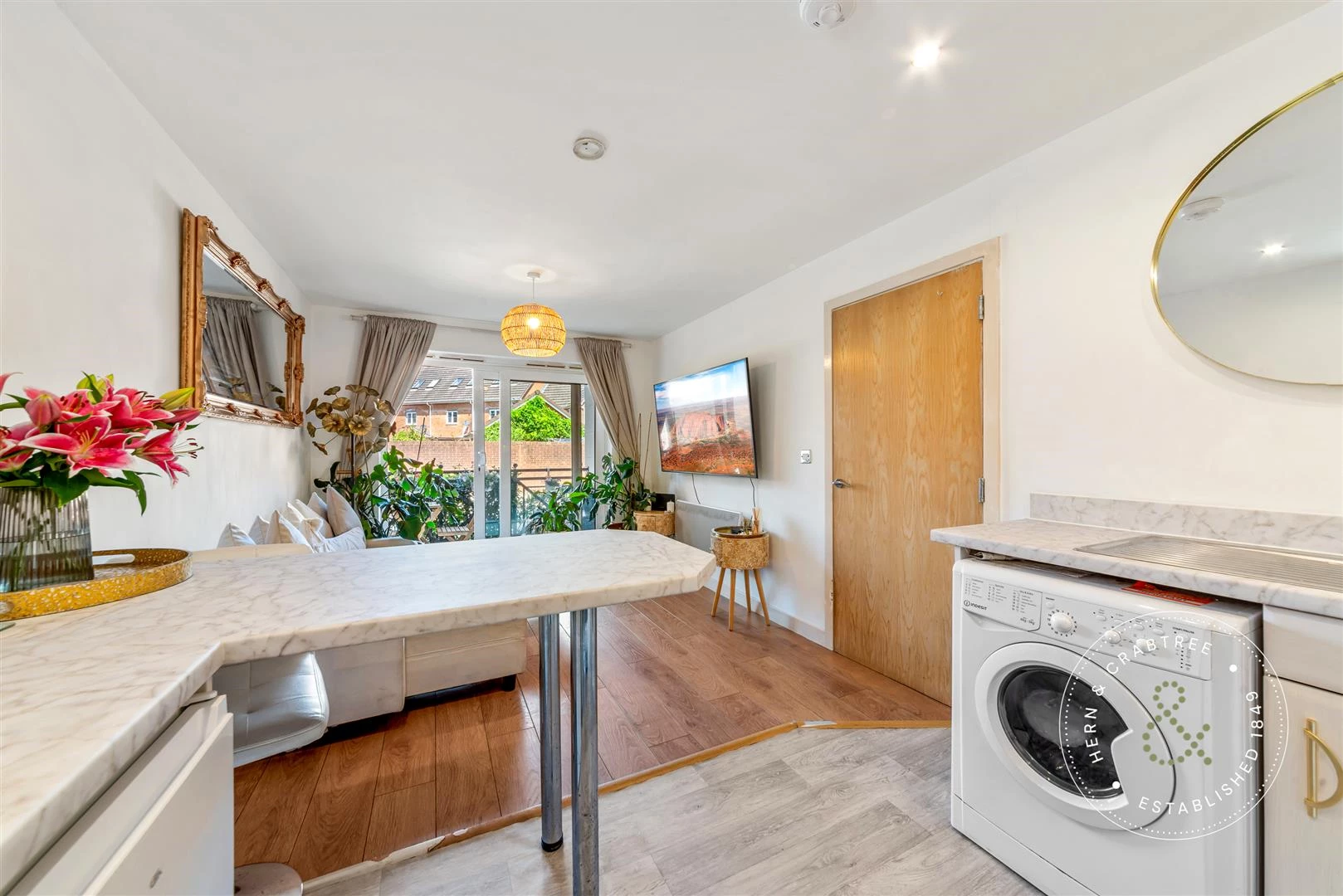 Lounge/Kitchen
