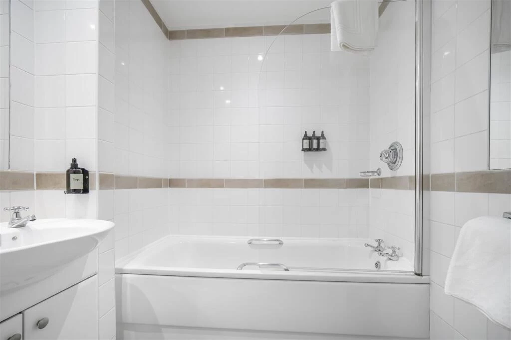BATHROOM 2.jpeg