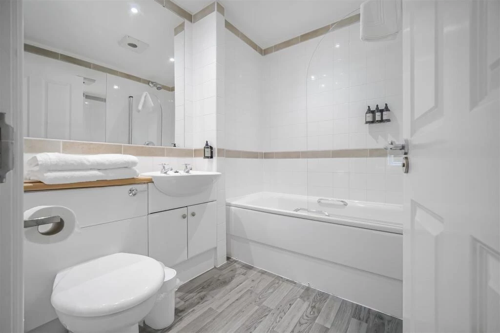 BATHROOM.jpeg