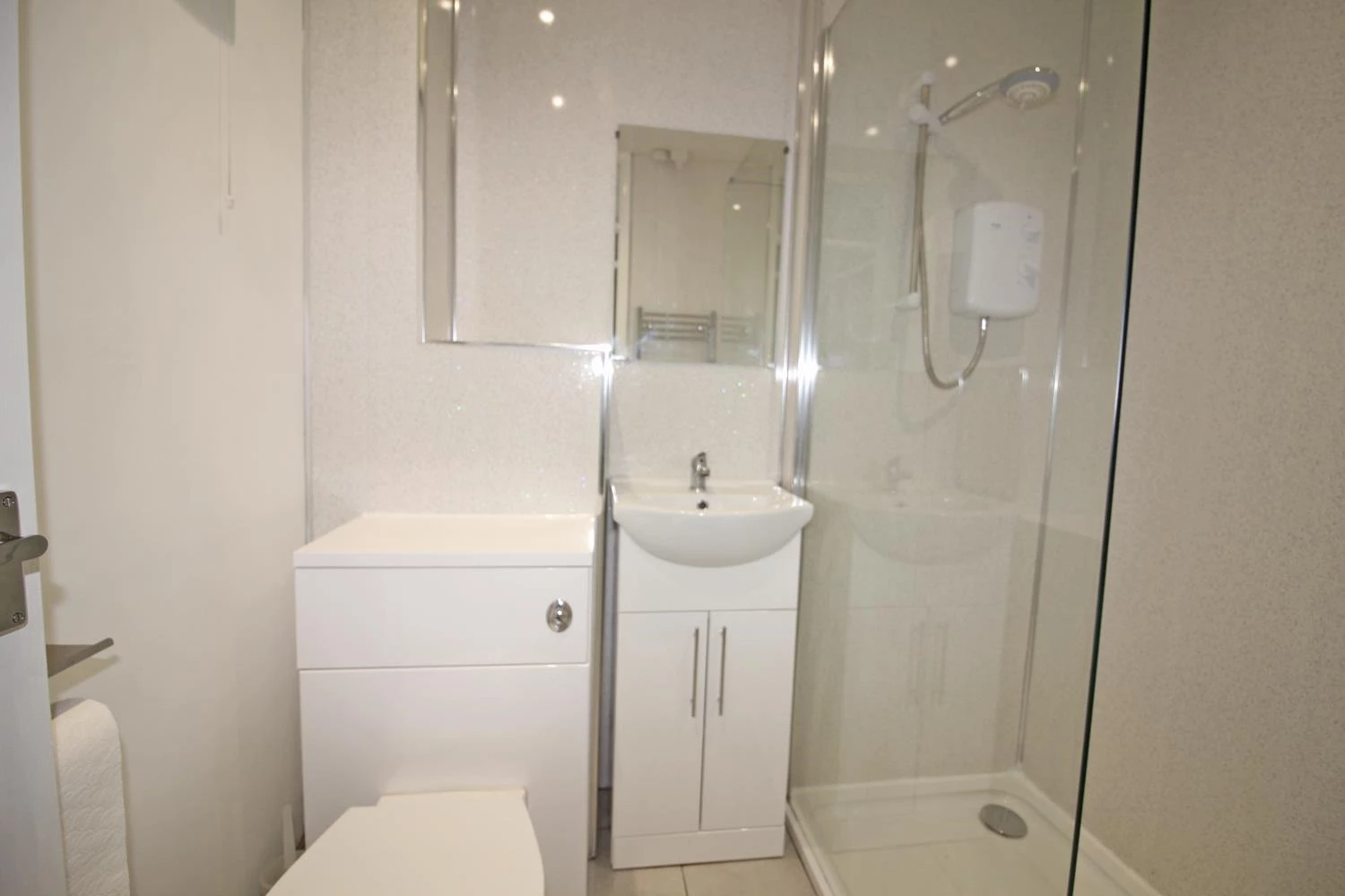 Shower room 1.jpg