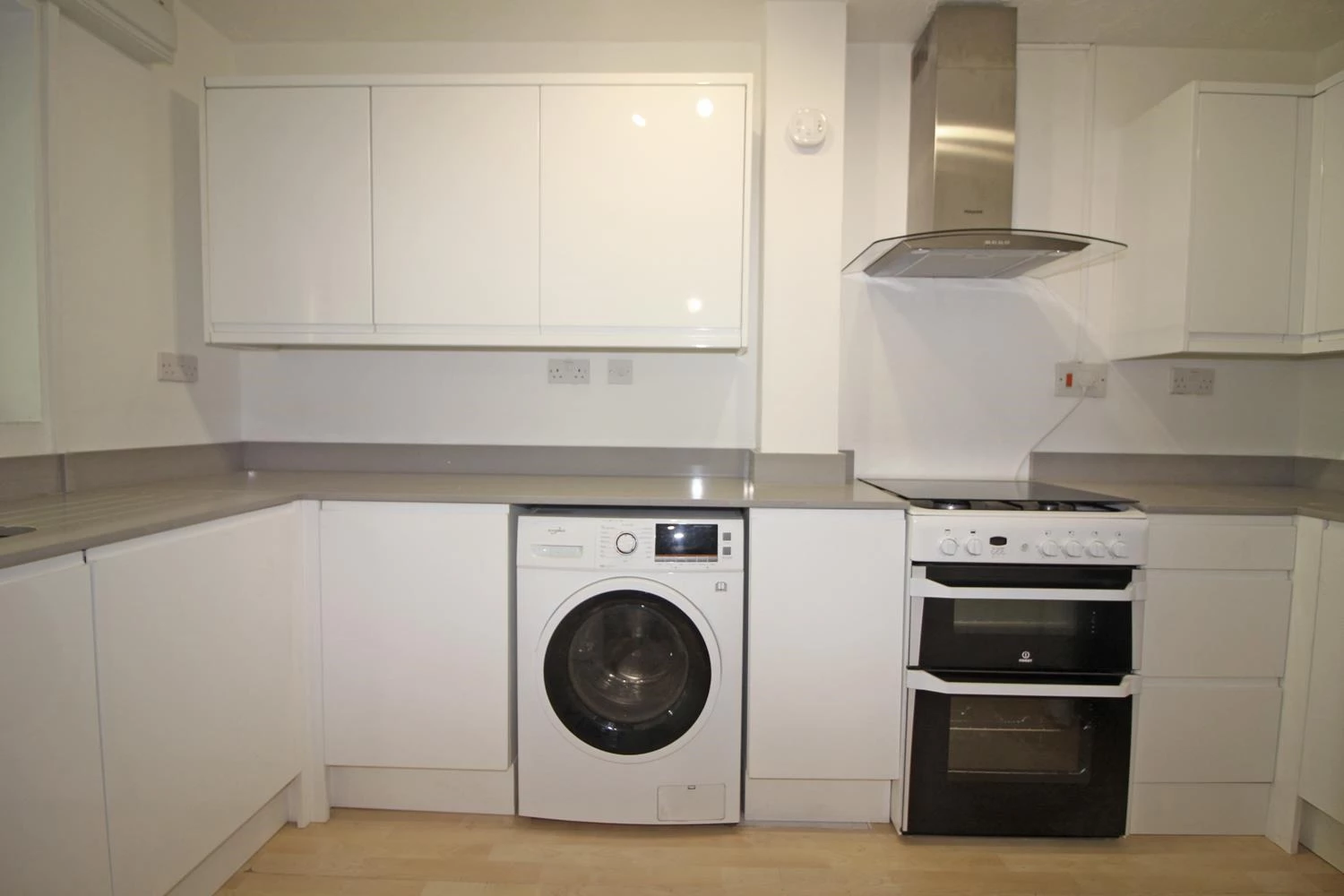 Kitchen 2.jpg