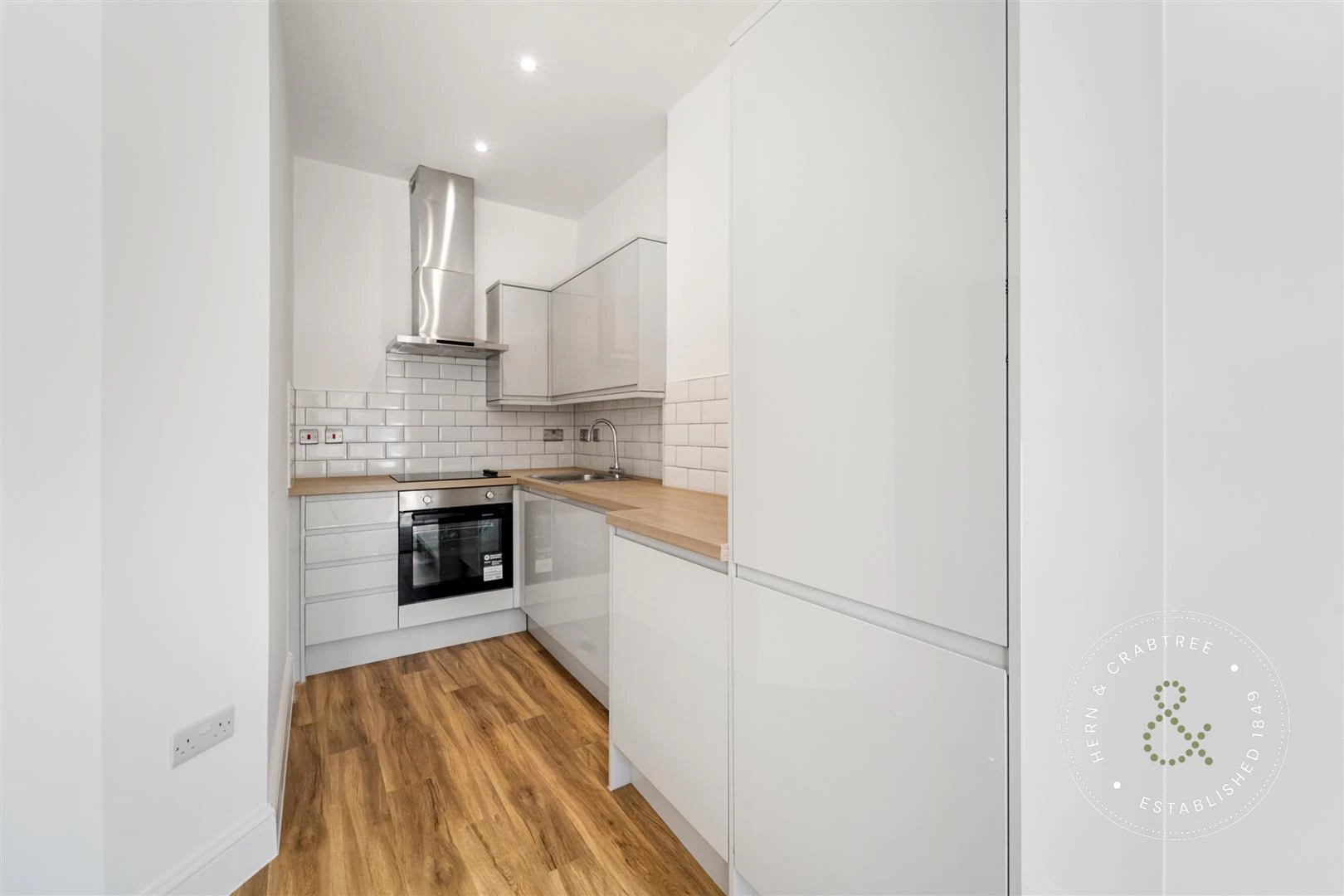 207 Cathedral Rd flat 2-6.jpg