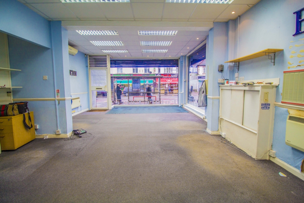 Commercial Property To Let High Roadchadwell Heathrm6 Commercial Through Agency 21 