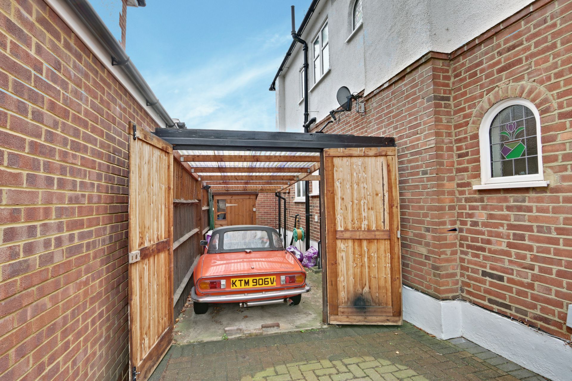 Property For Sale Prince Avenue, Oakwood, N14 3 Bedroom Semi