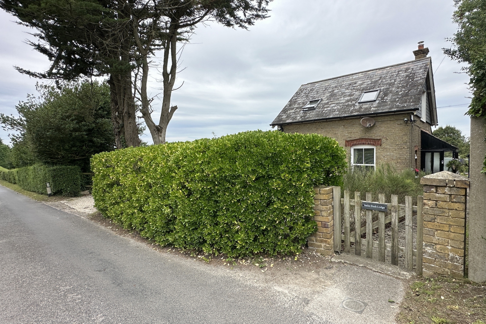 Jacks Bush Lodge, Downs Road, East Studdal, Kent, CT15