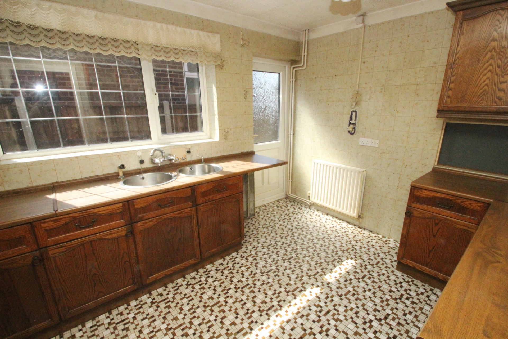 Property For Sale Chelsfield Lane, Orpington, BR6 3 Bedroom Bungalow