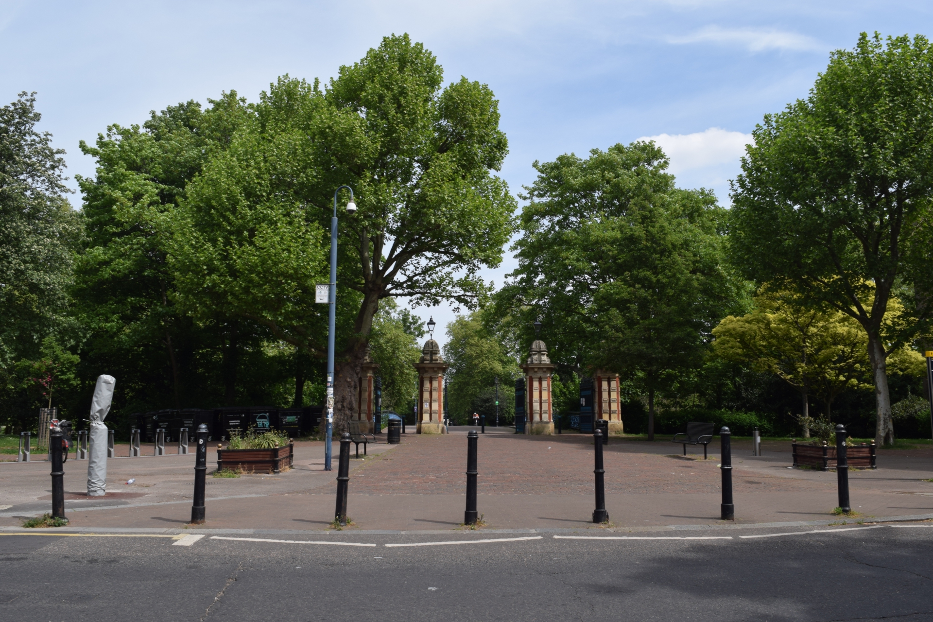 Victoria Park entranc