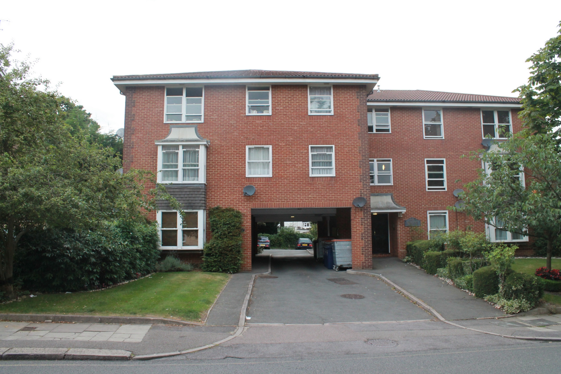 Oakleigh Park North Whetstone London N20
