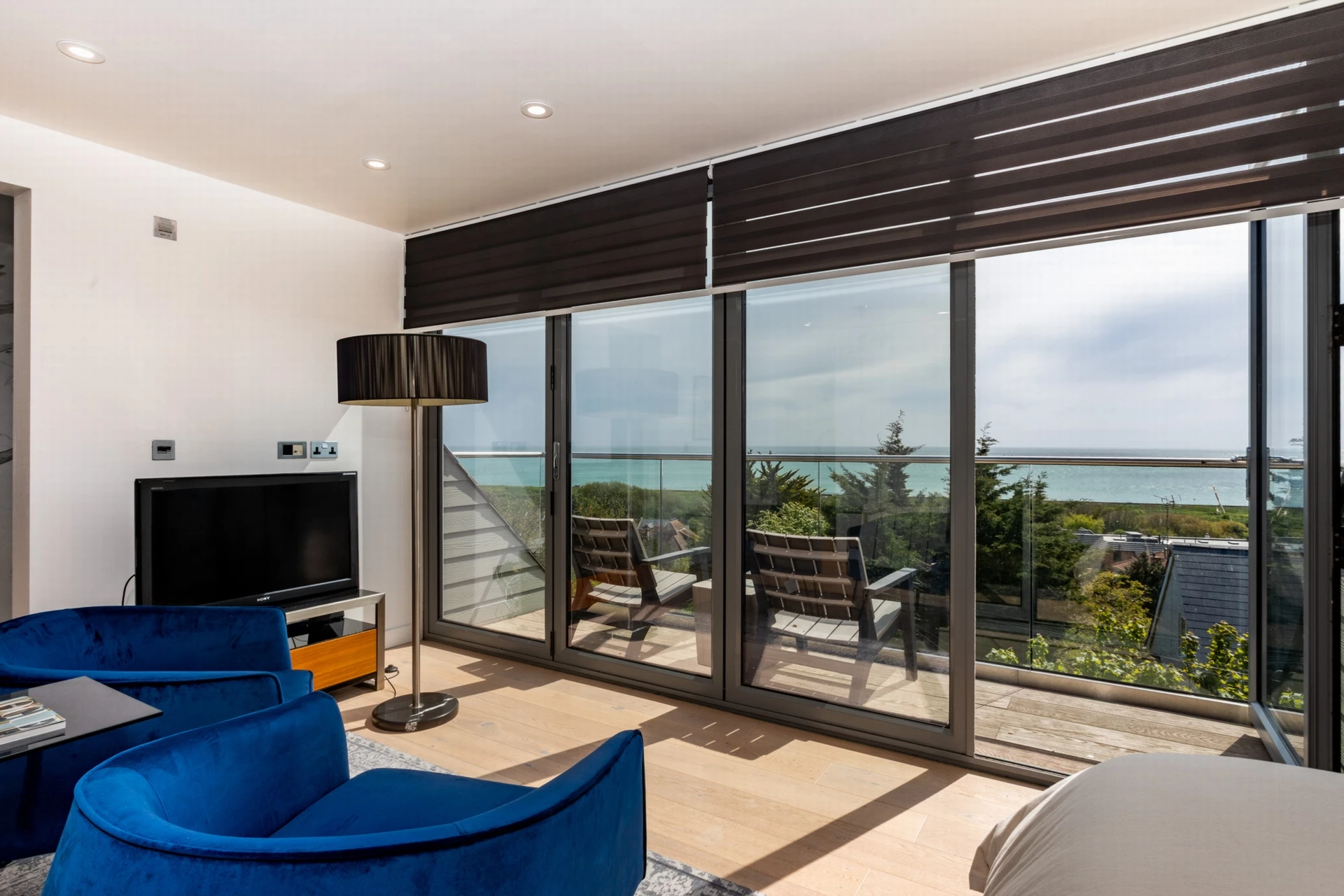 Bi-folds