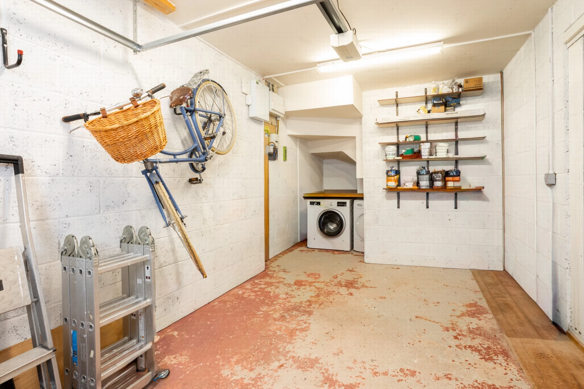 Garage/utility area