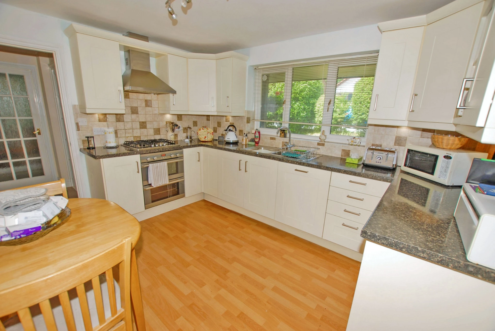 Kitchen/Breakfast rm