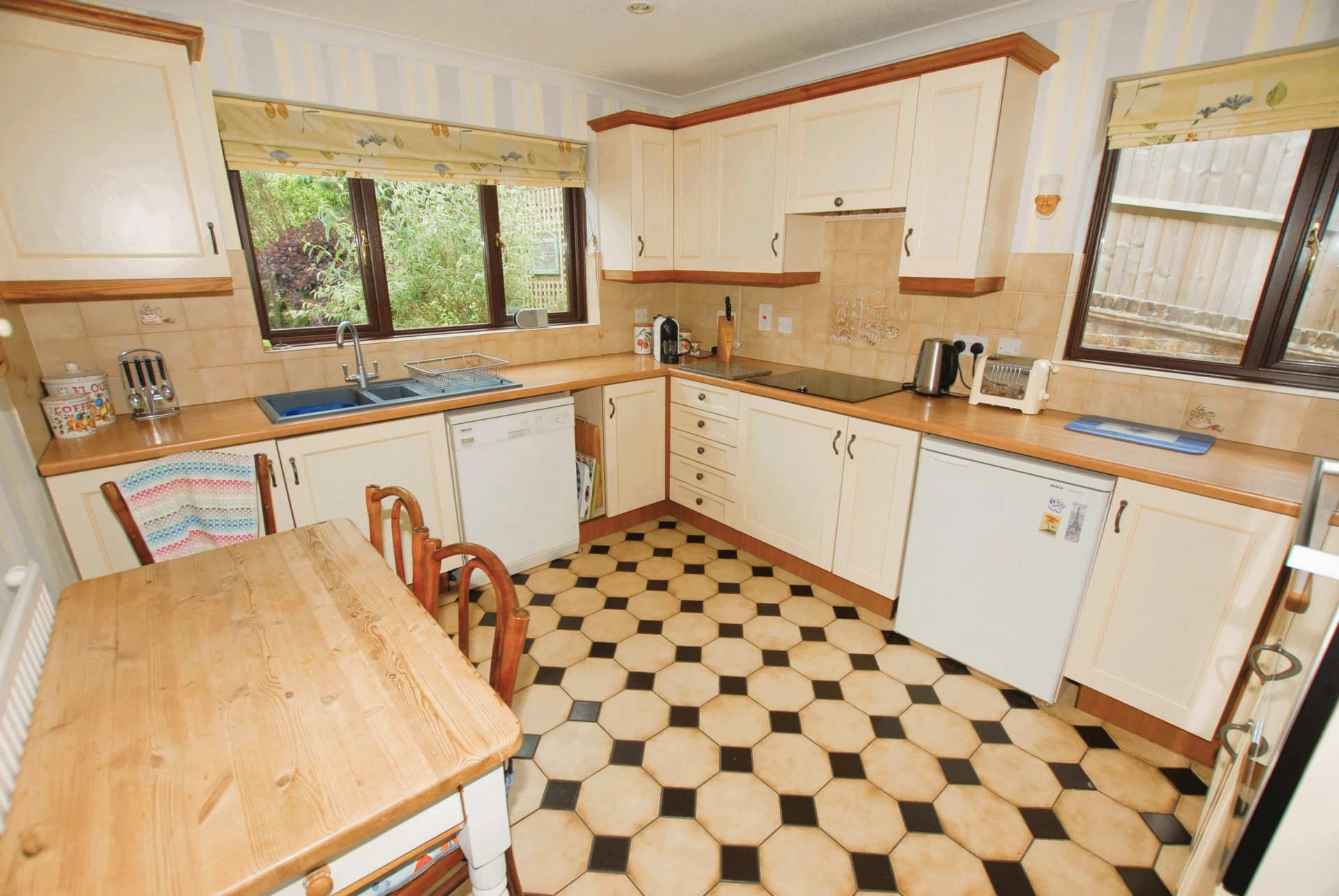 Kitchen/breakfast rm