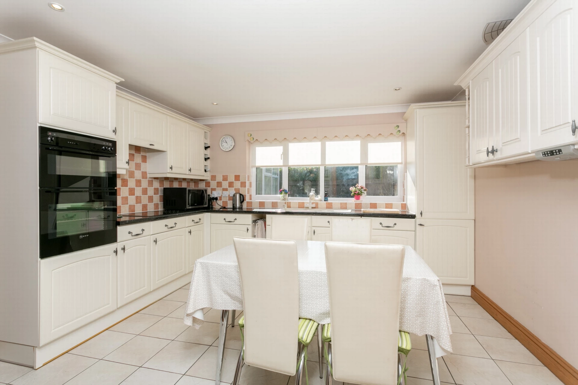 Kitchen/breakfast rm