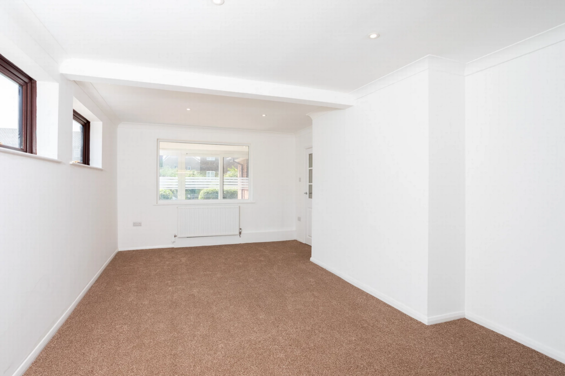 Sitting/dining room