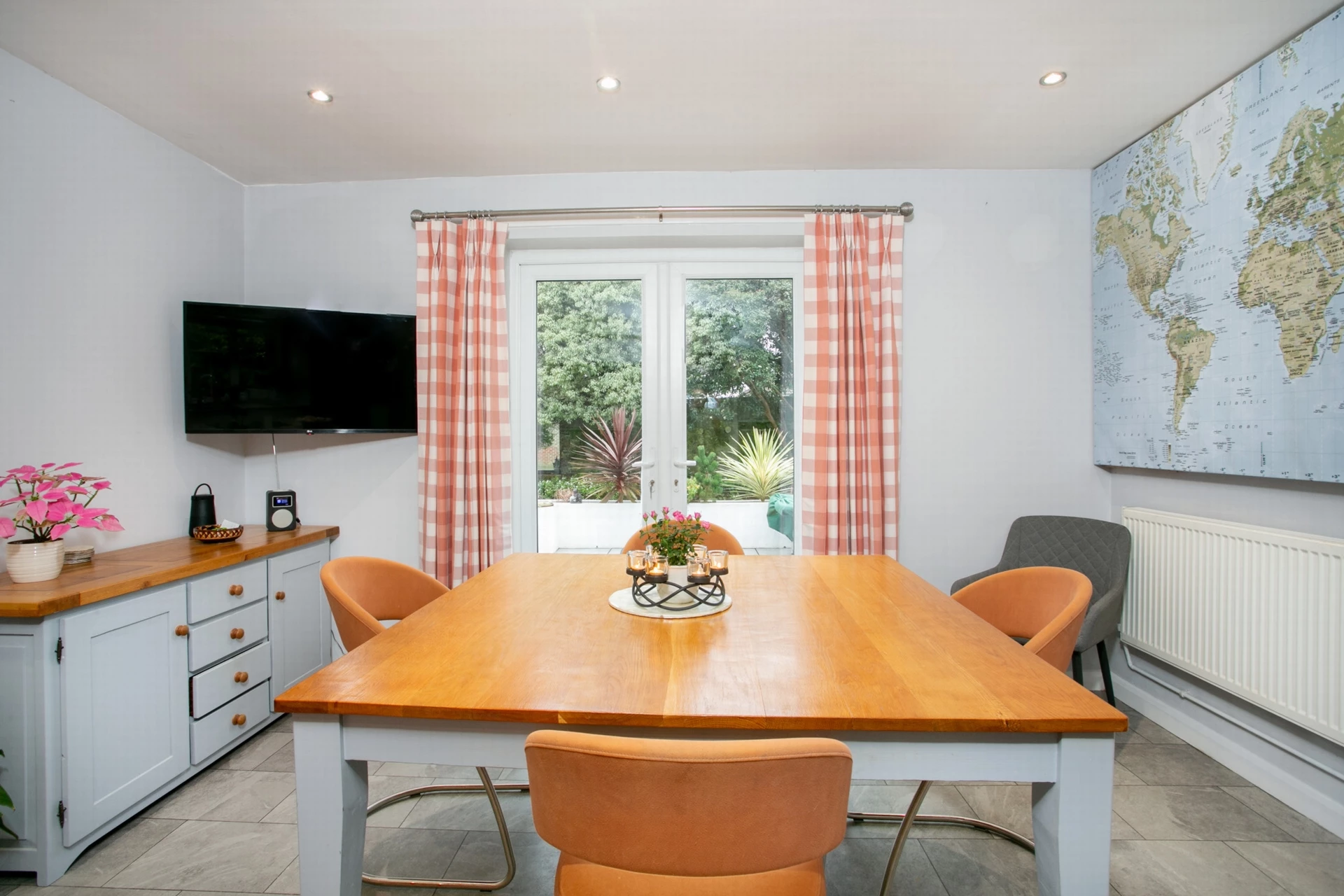 Kitchen/dining/living