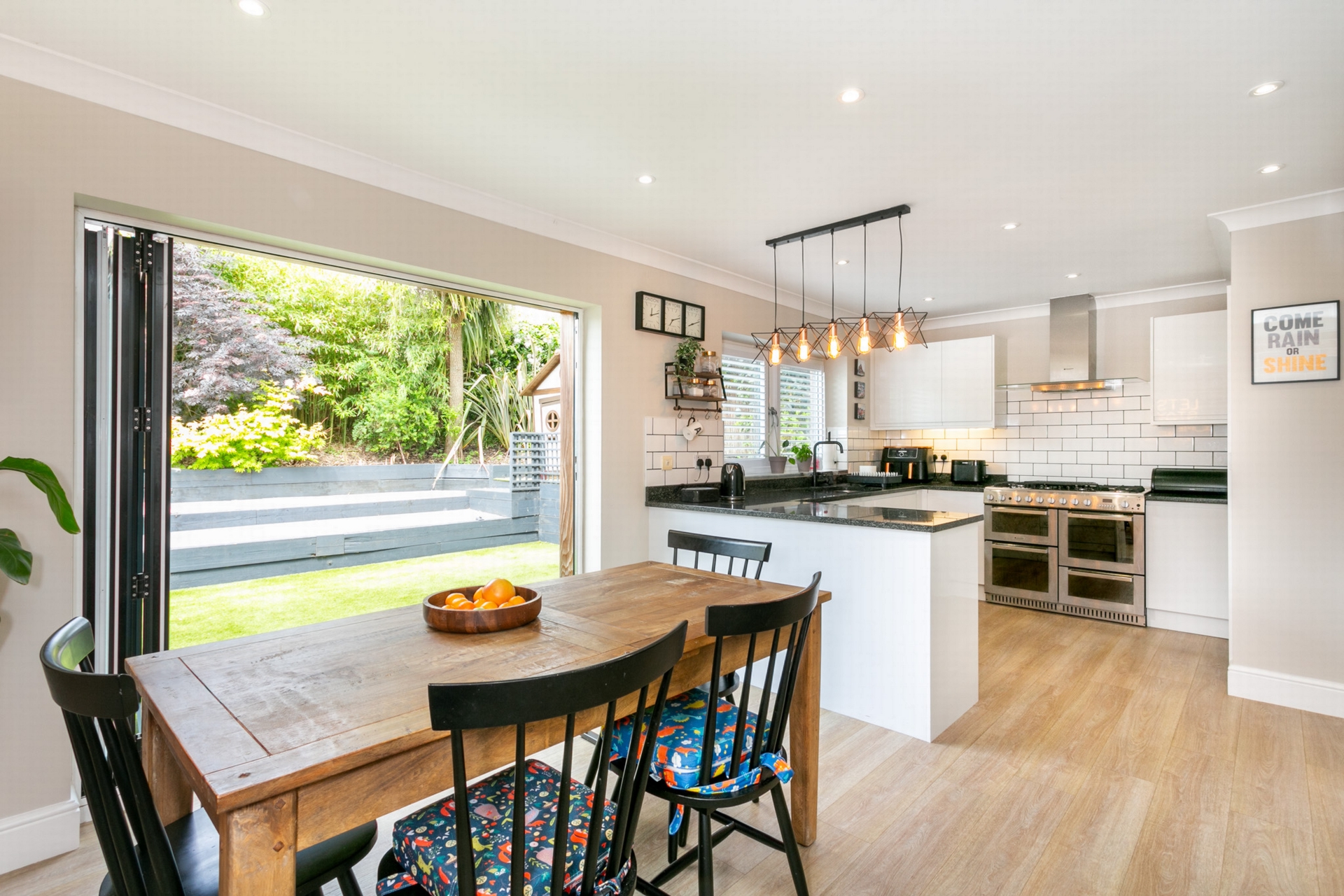 Kitchen/dining rm