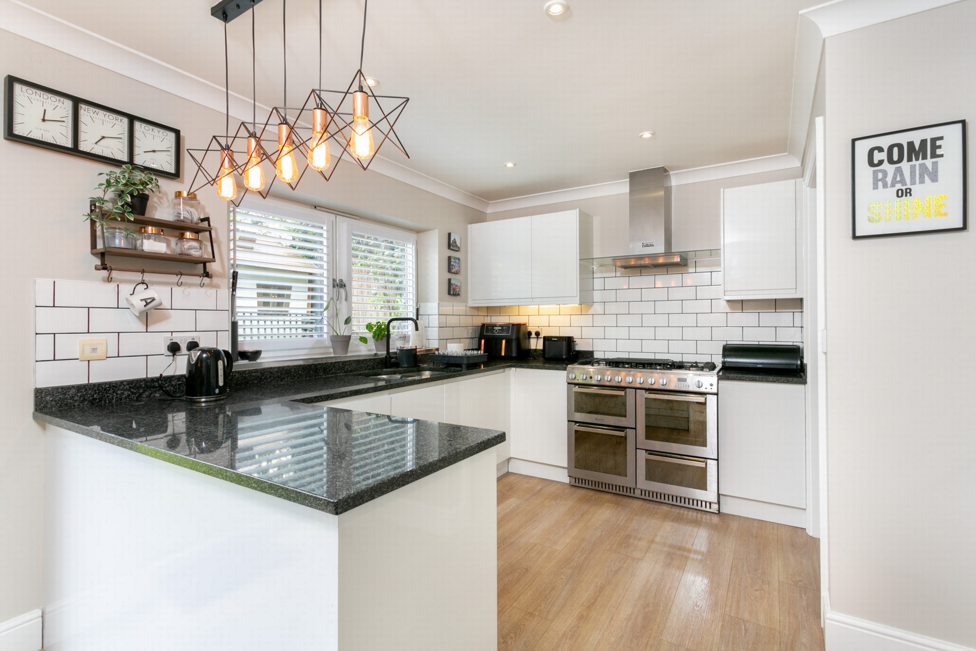 Kitchen/dining rm